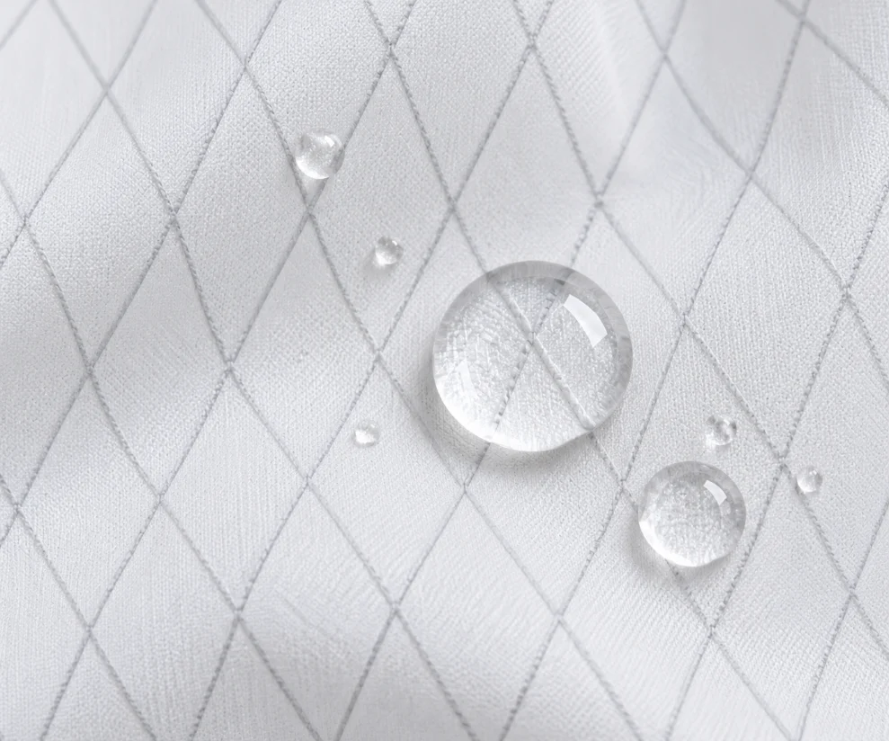 CARRY detail: material